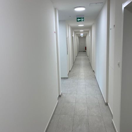 Air-Conditioned, 2 Room Apartment With Terrace Pressburg Exterior foto