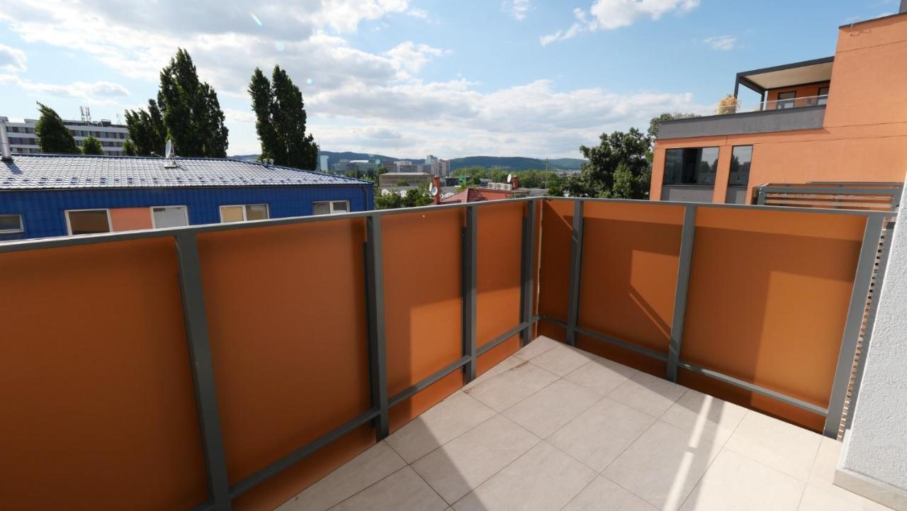 Air-Conditioned, 2 Room Apartment With Terrace Pressburg Exterior foto