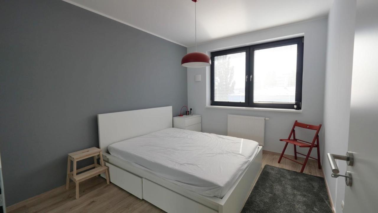 Air-Conditioned, 2 Room Apartment With Terrace Pressburg Exterior foto