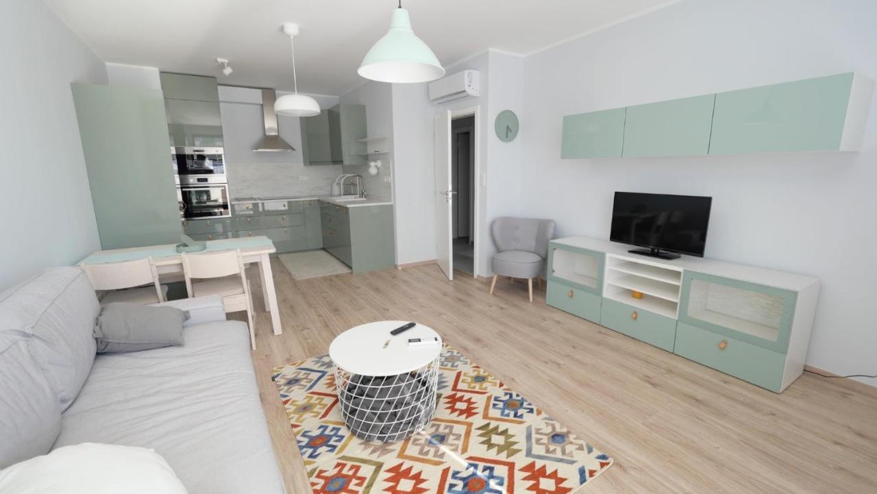 Air-Conditioned, 2 Room Apartment With Terrace Pressburg Exterior foto