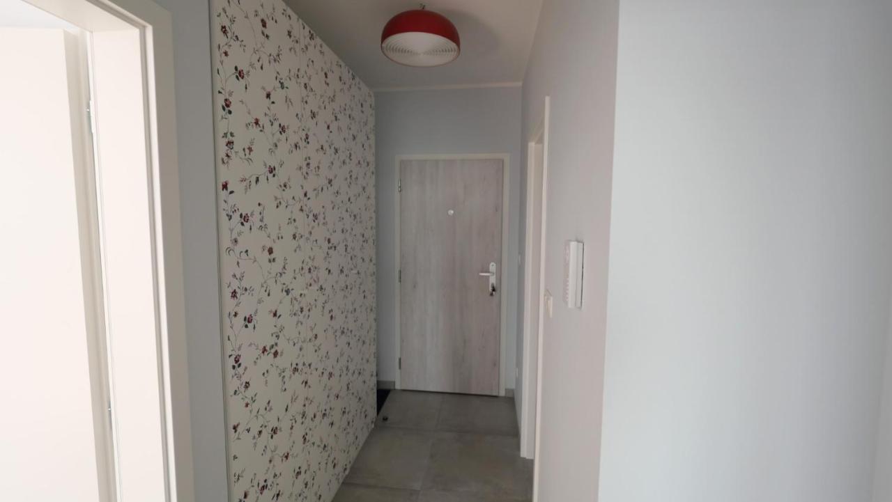 Air-Conditioned, 2 Room Apartment With Terrace Pressburg Exterior foto