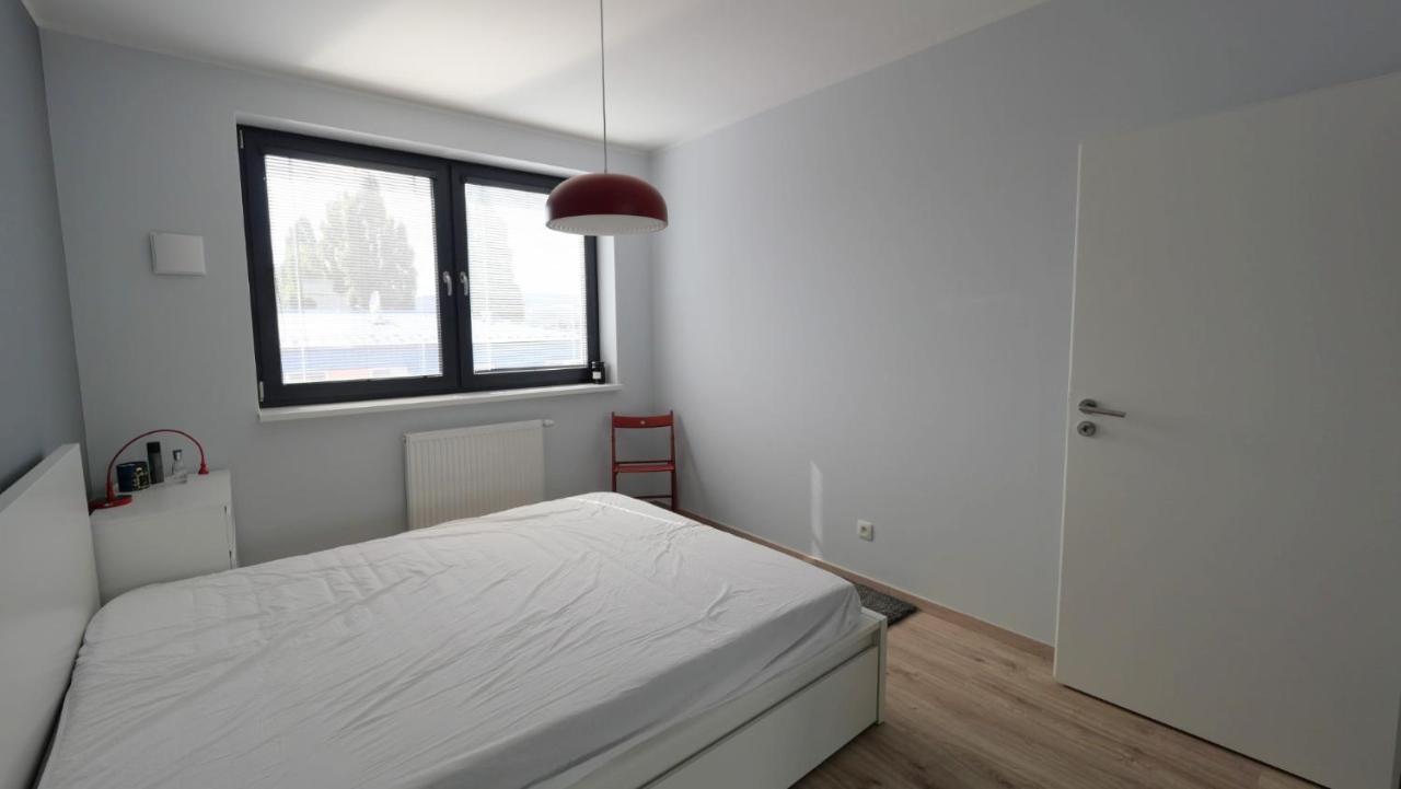 Air-Conditioned, 2 Room Apartment With Terrace Pressburg Exterior foto